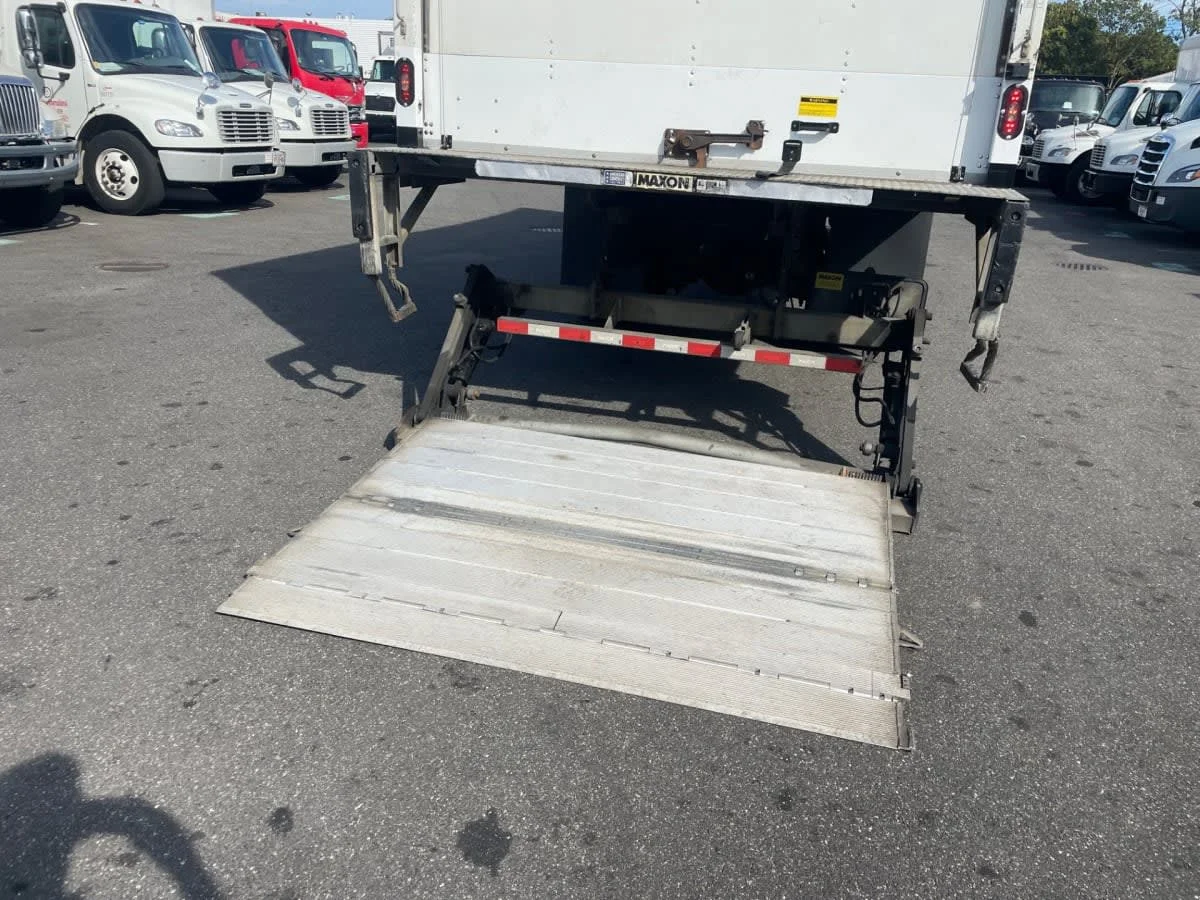 2018 Freightliner M2 106 - image 11