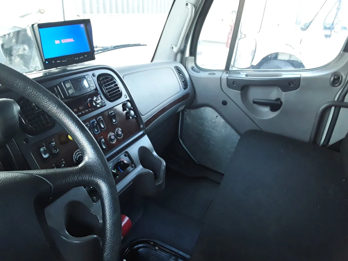 2020 Freightliner M2 106 - image 9