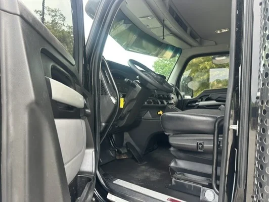 2023 Kenworth T880 in Chattanooga, TN — photo 11
