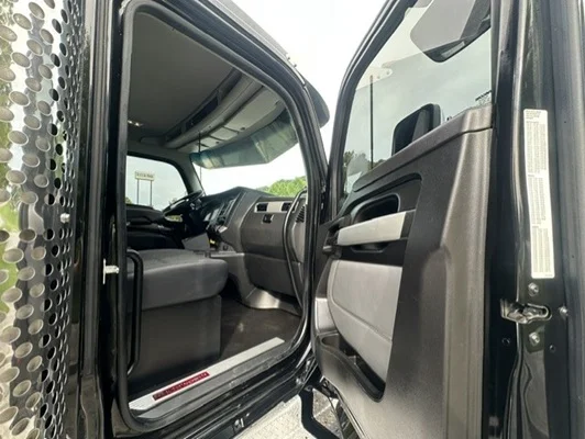 2023 Kenworth T880 in Chattanooga, TN — photo 16