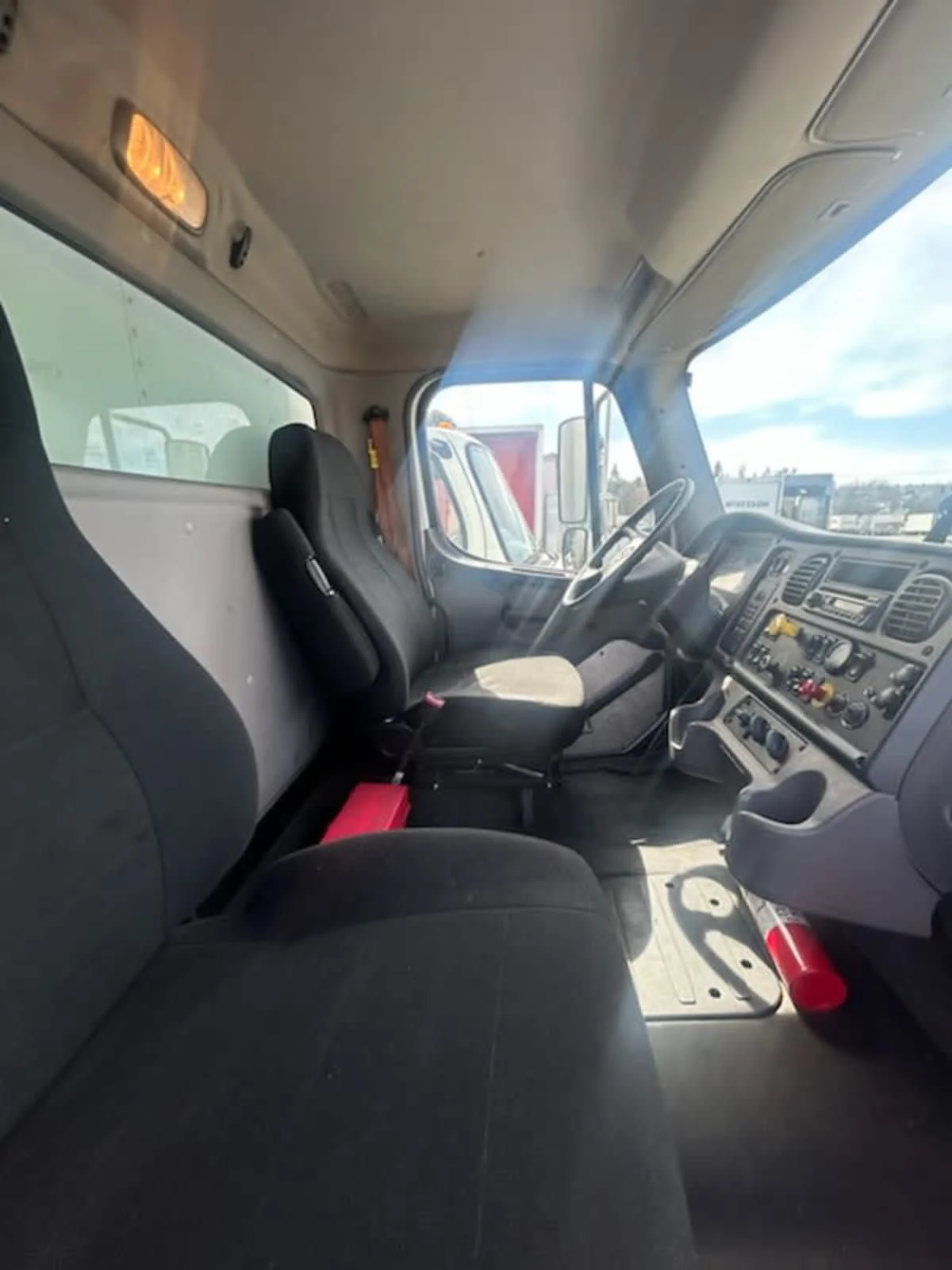 2017 Freightliner M2 106 - image 7