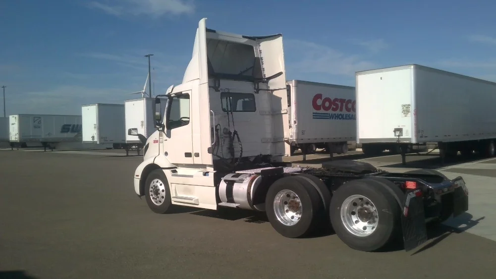 2021 Volvo VNR 640 - image 5