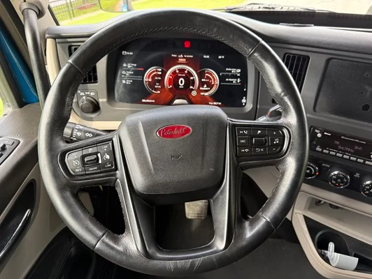 2022 Peterbilt 579 in Olathe, KS — photo 10