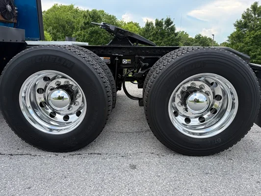 2022 Peterbilt 579 in Olathe, KS — photo 4
