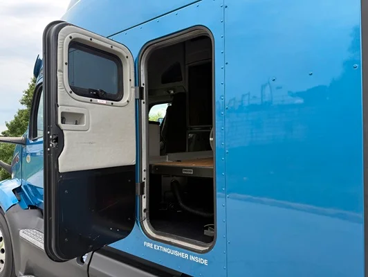 2022 Peterbilt 579 in Olathe, KS — photo 12