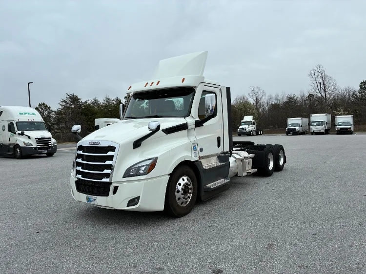 2022 Freightliner Cascadia - image 3