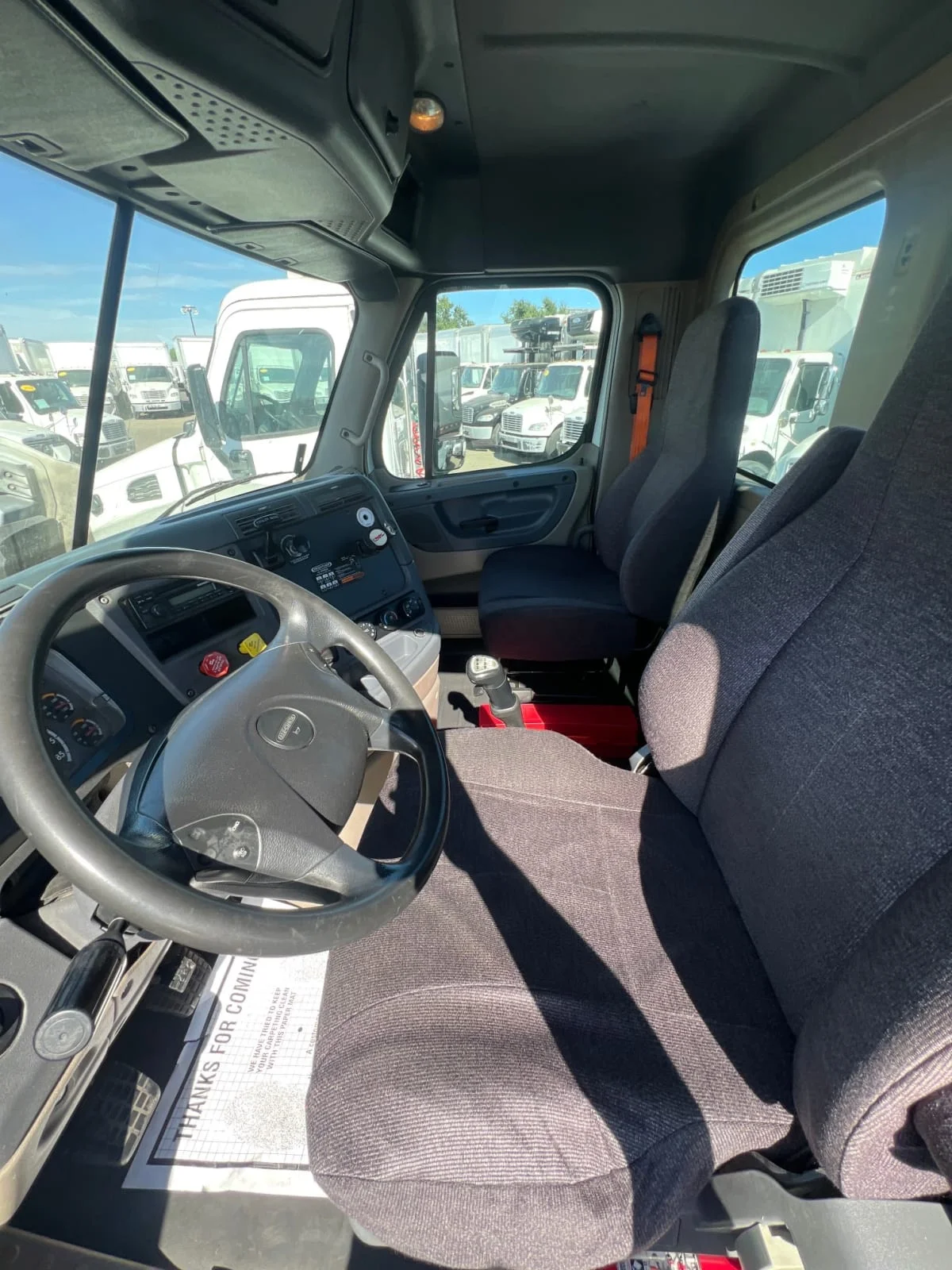 2015 Freightliner Cascadia - image 7
