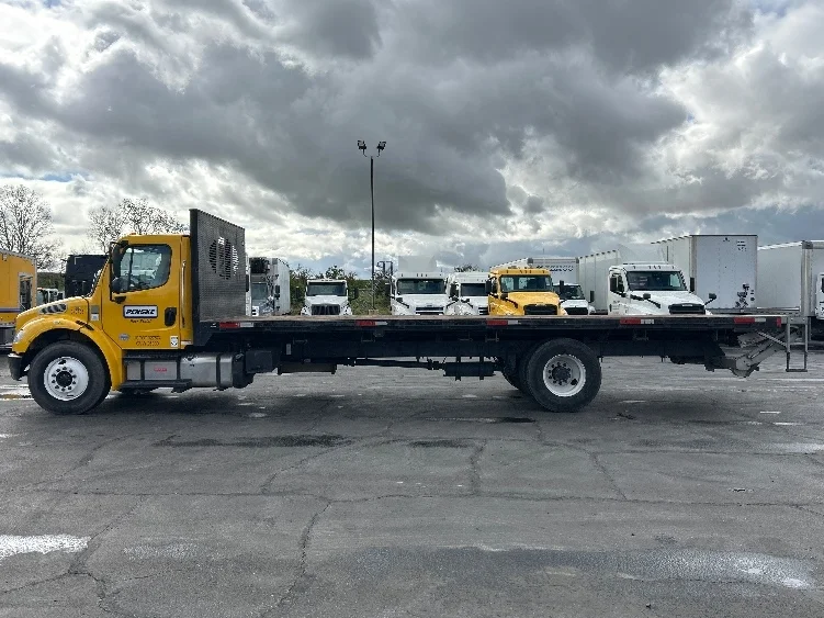 2020 Freightliner M2 106 in Fresno, CA — photo 4