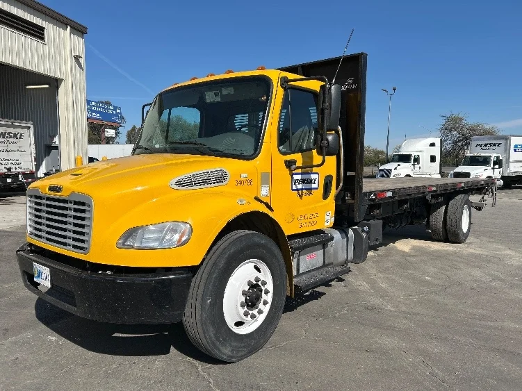 2020 Freightliner M2 106 in Fresno, CA — photo 3