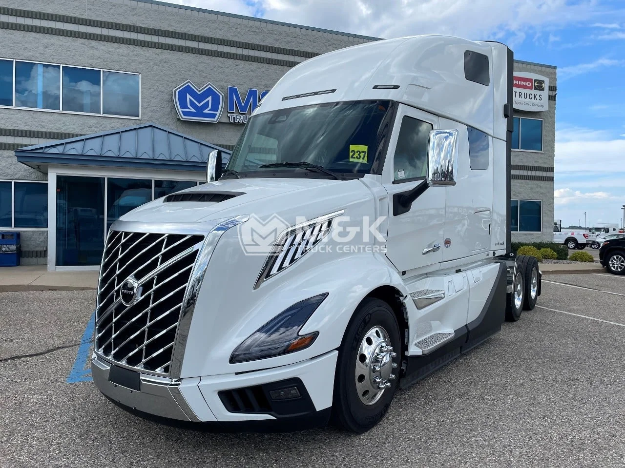 2025 Volvo VNL 660 in Byron Center, MI