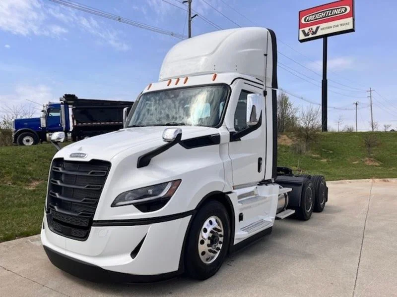 2027 Freightliner Cascadia - image 12