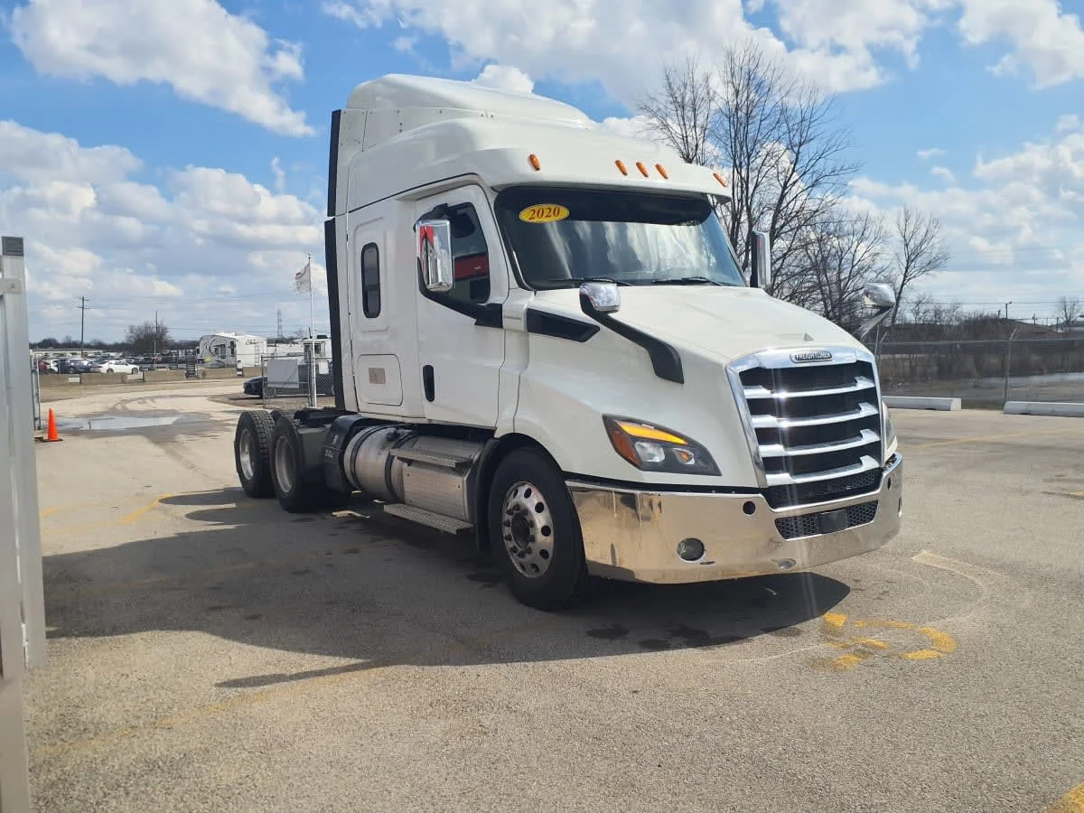 2020 Freightliner Cascadia in Clarksville, IN — photo 3