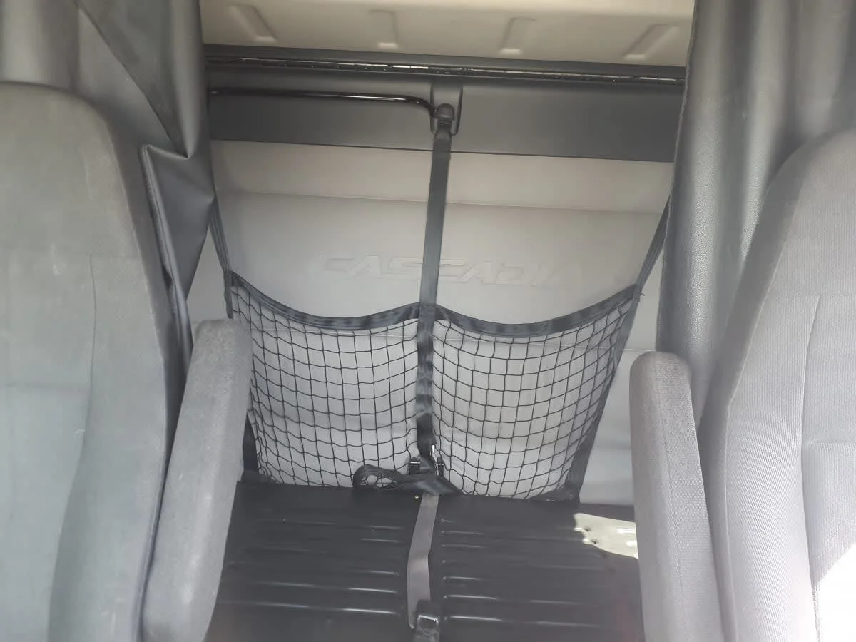 2020 Freightliner Cascadia in Clarksville, IN — photo 8
