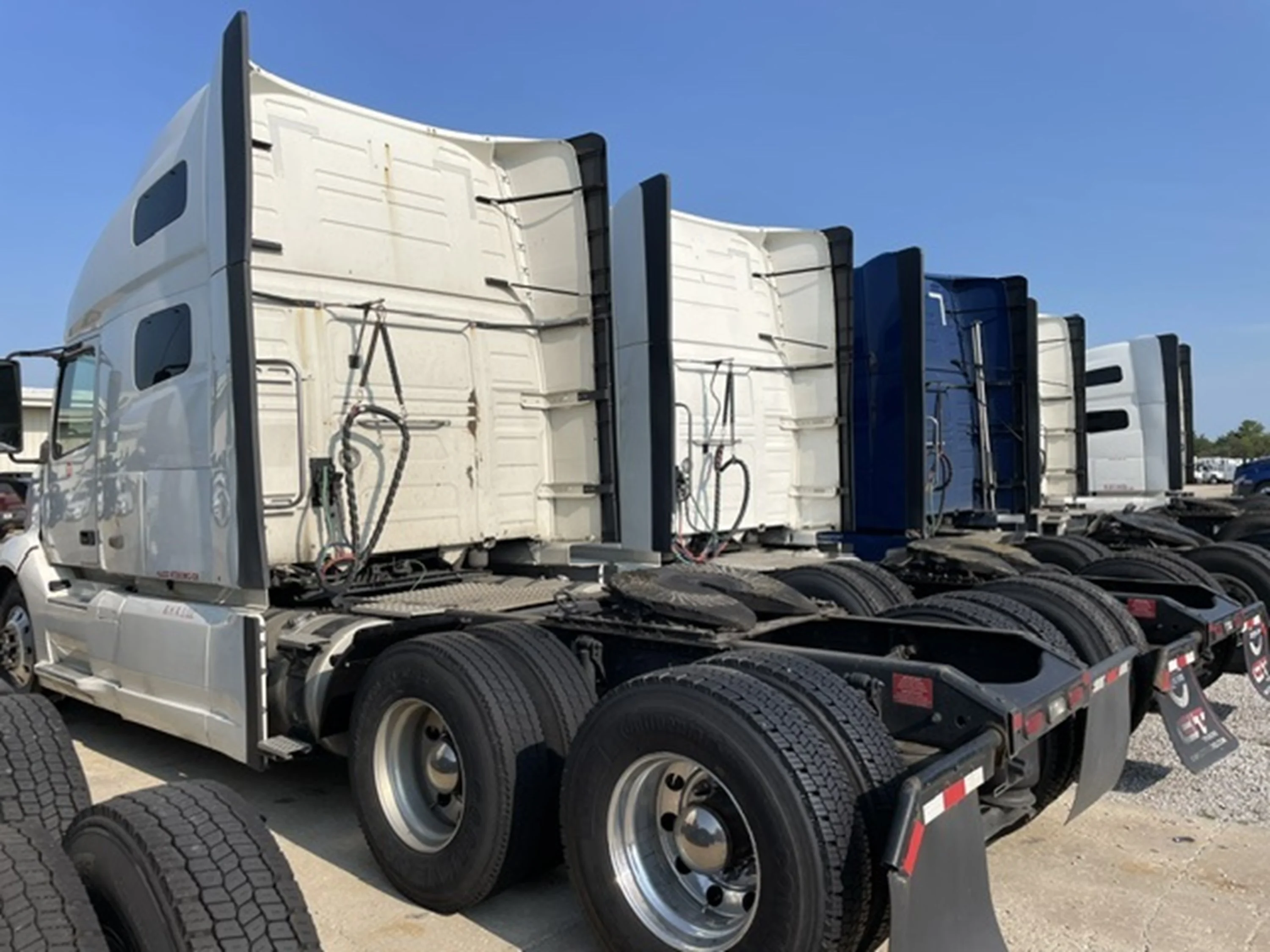 2021 Volvo VNL 760 — photo 3