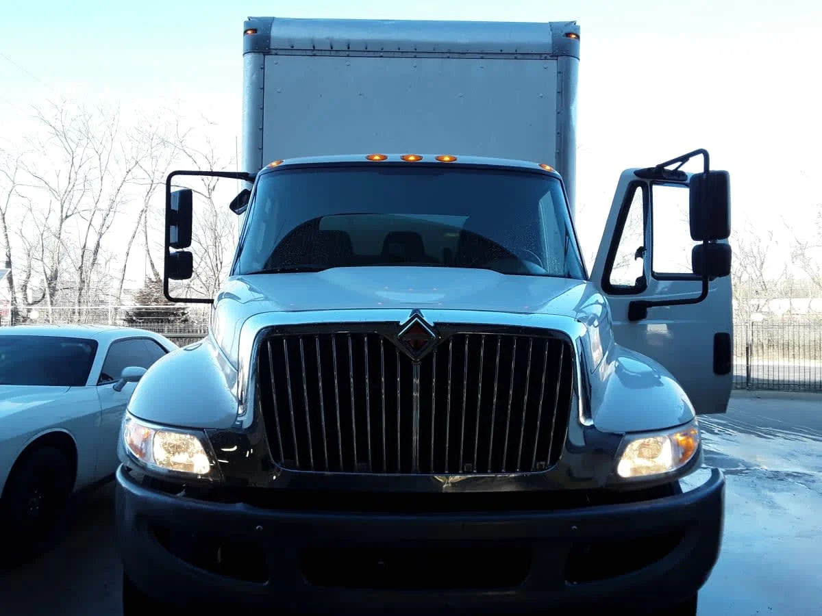 2019 International 4300 in Kansas City, MO — photo 2