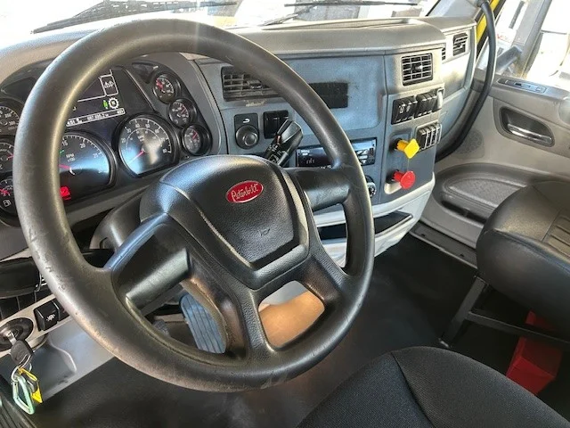 2021 Peterbilt 579 in Charlotte, NC — photo 13