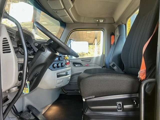2021 Peterbilt 579 in Charlotte, NC — photo 12