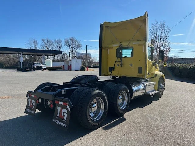 2021 Peterbilt 579 in Charlotte, NC — photo 4