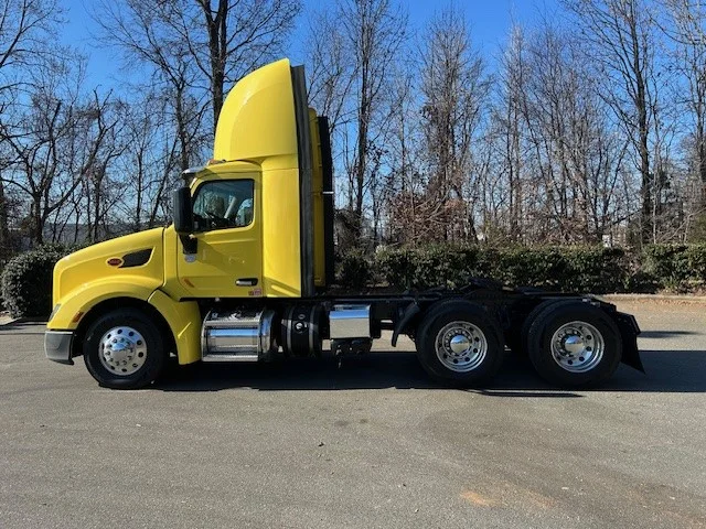 2021 Peterbilt 579 in Charlotte, NC — photo 9