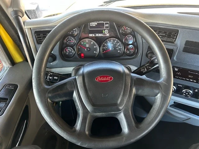 2021 Peterbilt 579 in Charlotte, NC — photo 16