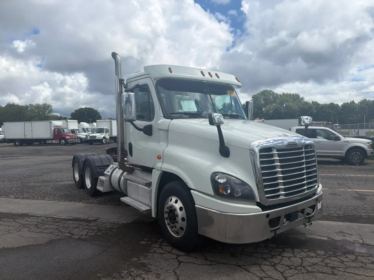 2020 Freightliner Cascadia in Syracuse, NY — photo 3