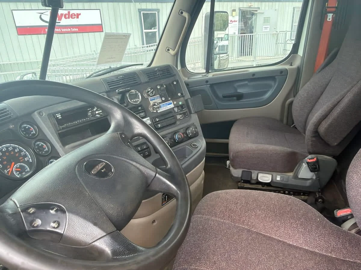 2020 Freightliner Cascadia in Syracuse, NY — photo 7