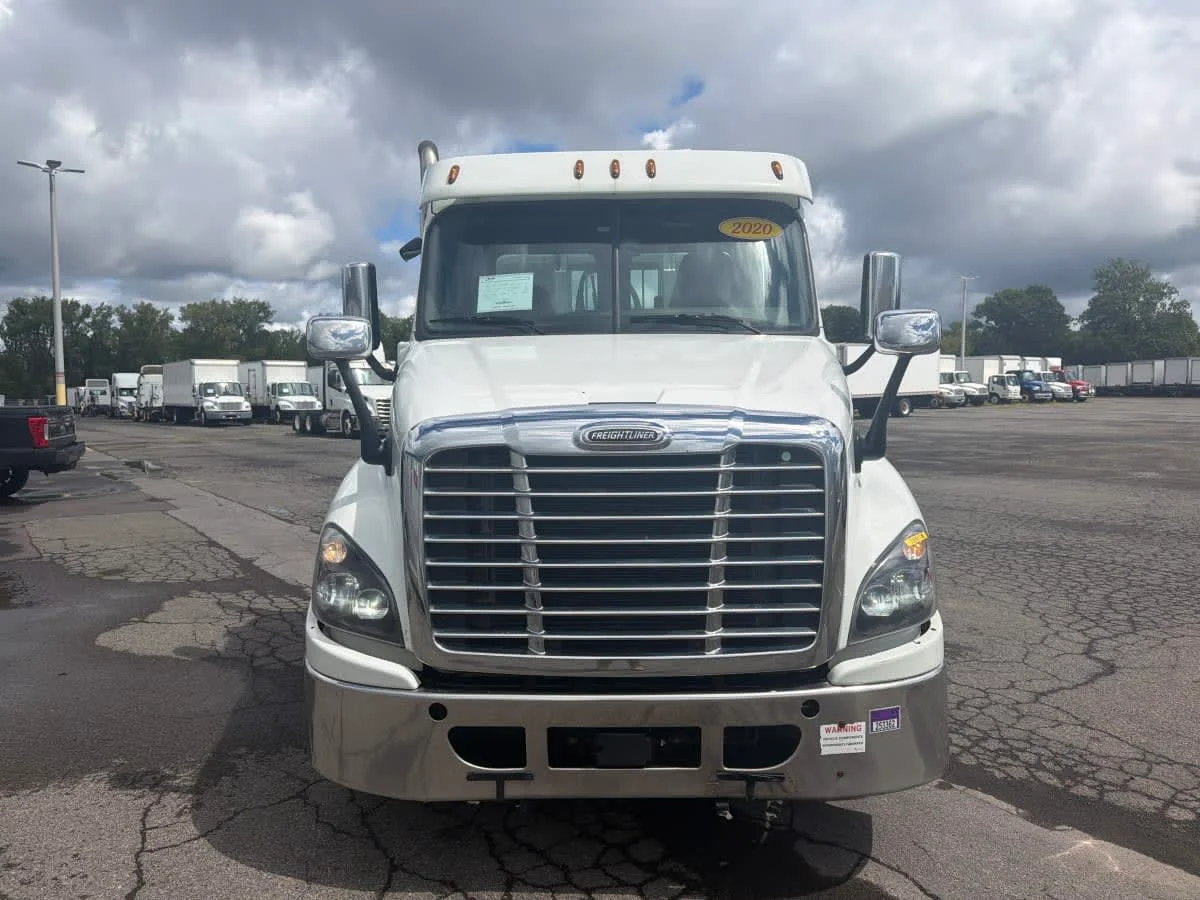 2020 Freightliner Cascadia in Syracuse, NY — photo 2