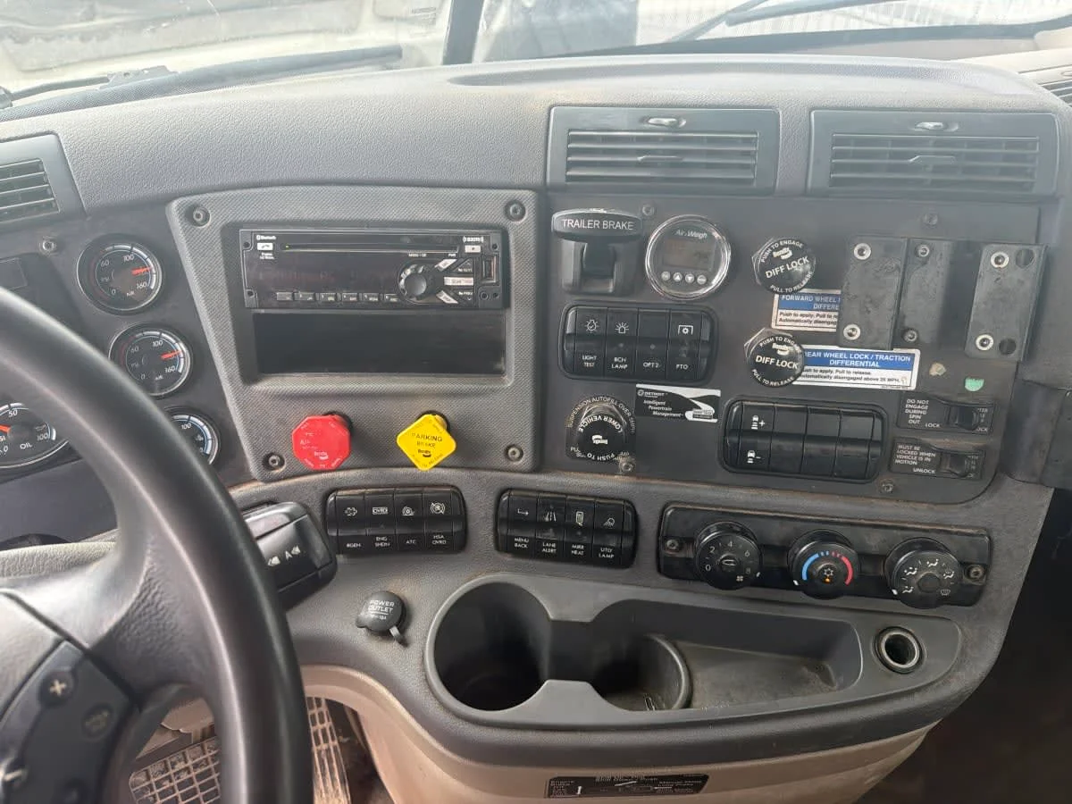 2020 Freightliner Cascadia in Syracuse, NY — photo 11