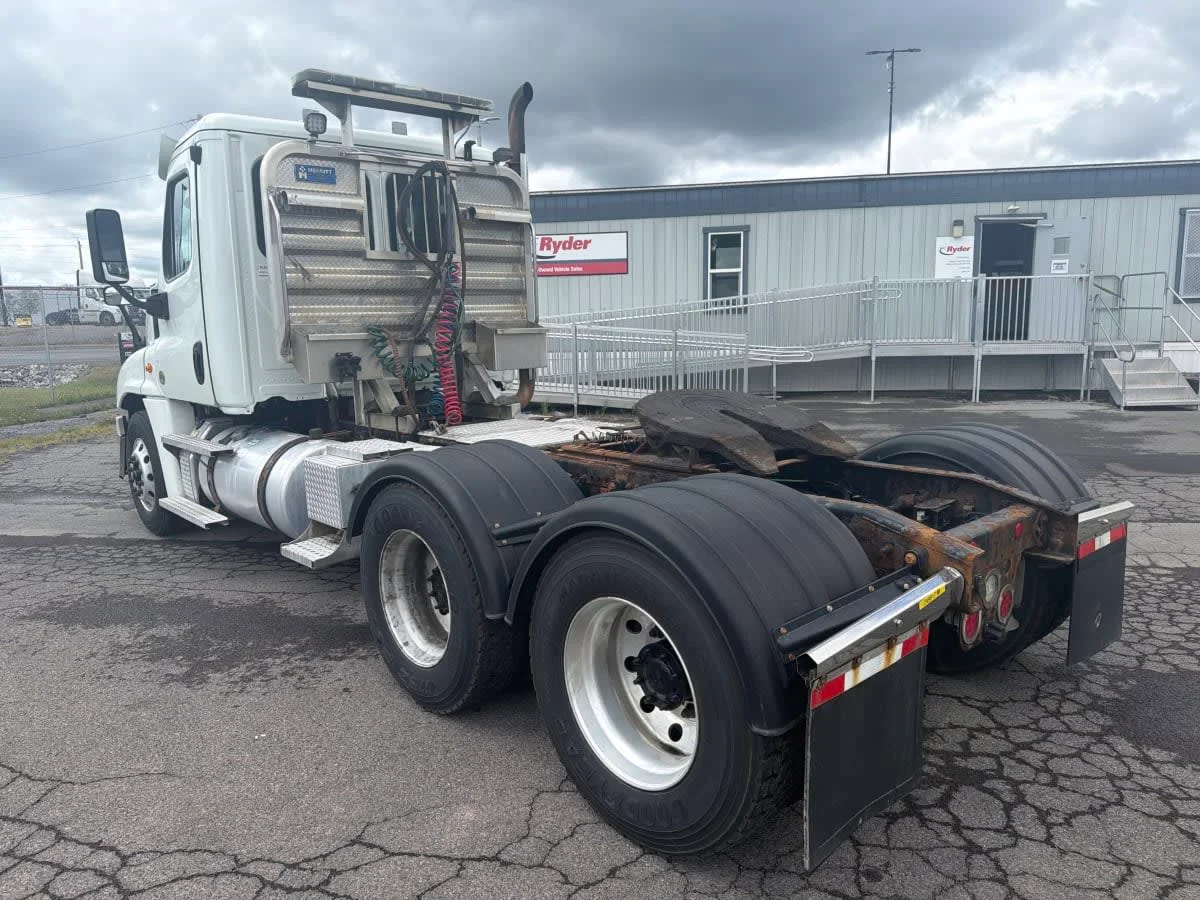 2020 Freightliner Cascadia in Syracuse, NY — photo 6