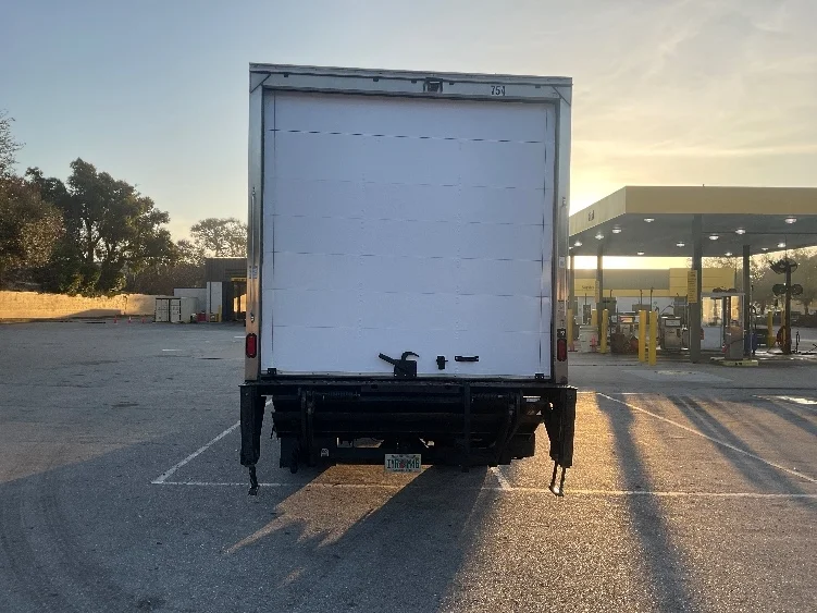 2018 Freightliner M2 106 - image 7