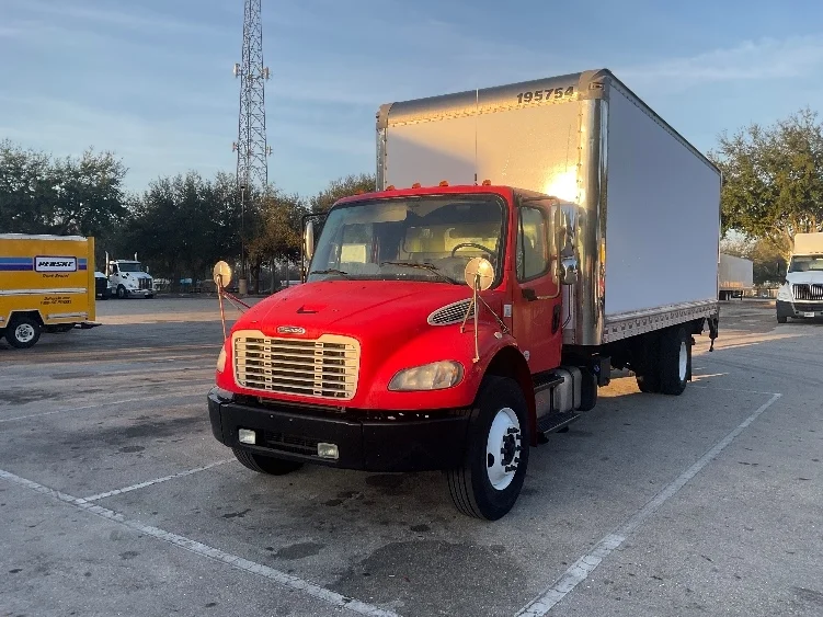 2018 Freightliner M2 106 - image 3