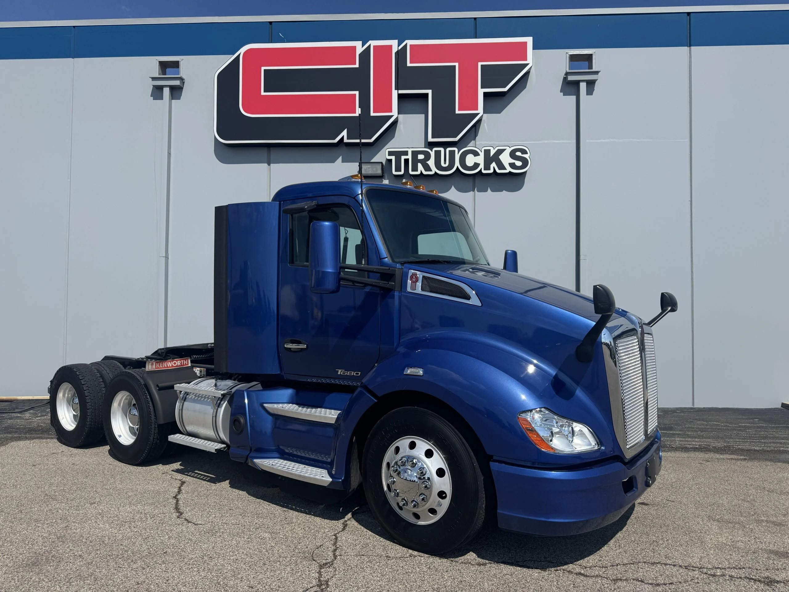 2021 Kenworth T680 in Champaign, IL — photo 5