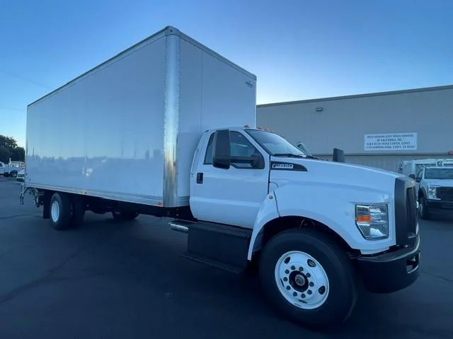 2027 Ford F-650 — photo 12