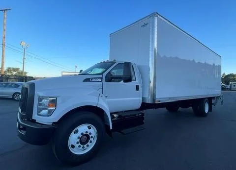 2027 Ford F-650 — photo 2