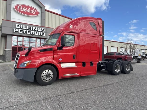 2022 Freightliner Cascadia in Billings, MT — photo 2