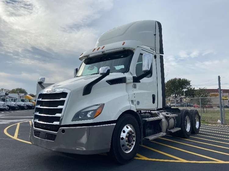 2021 Freightliner Cascadia in San Antonio, TX — photo 3