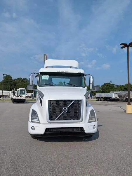 2019 Volvo VNR 640
