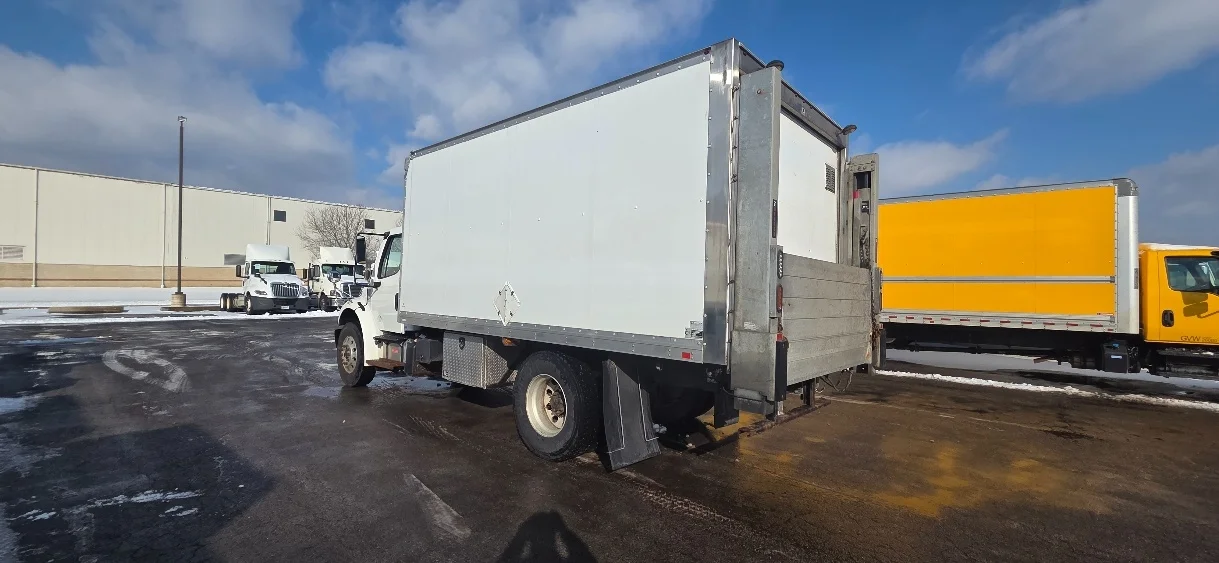 2019 Freightliner M2 106 - image 6