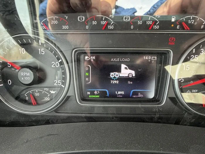 2026 International LT - image 15