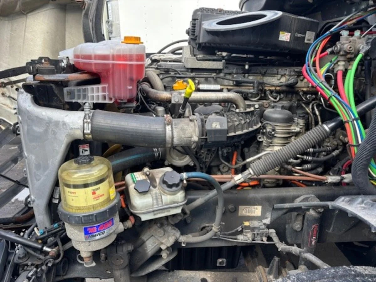 2018 Freightliner Cascadia - image 8