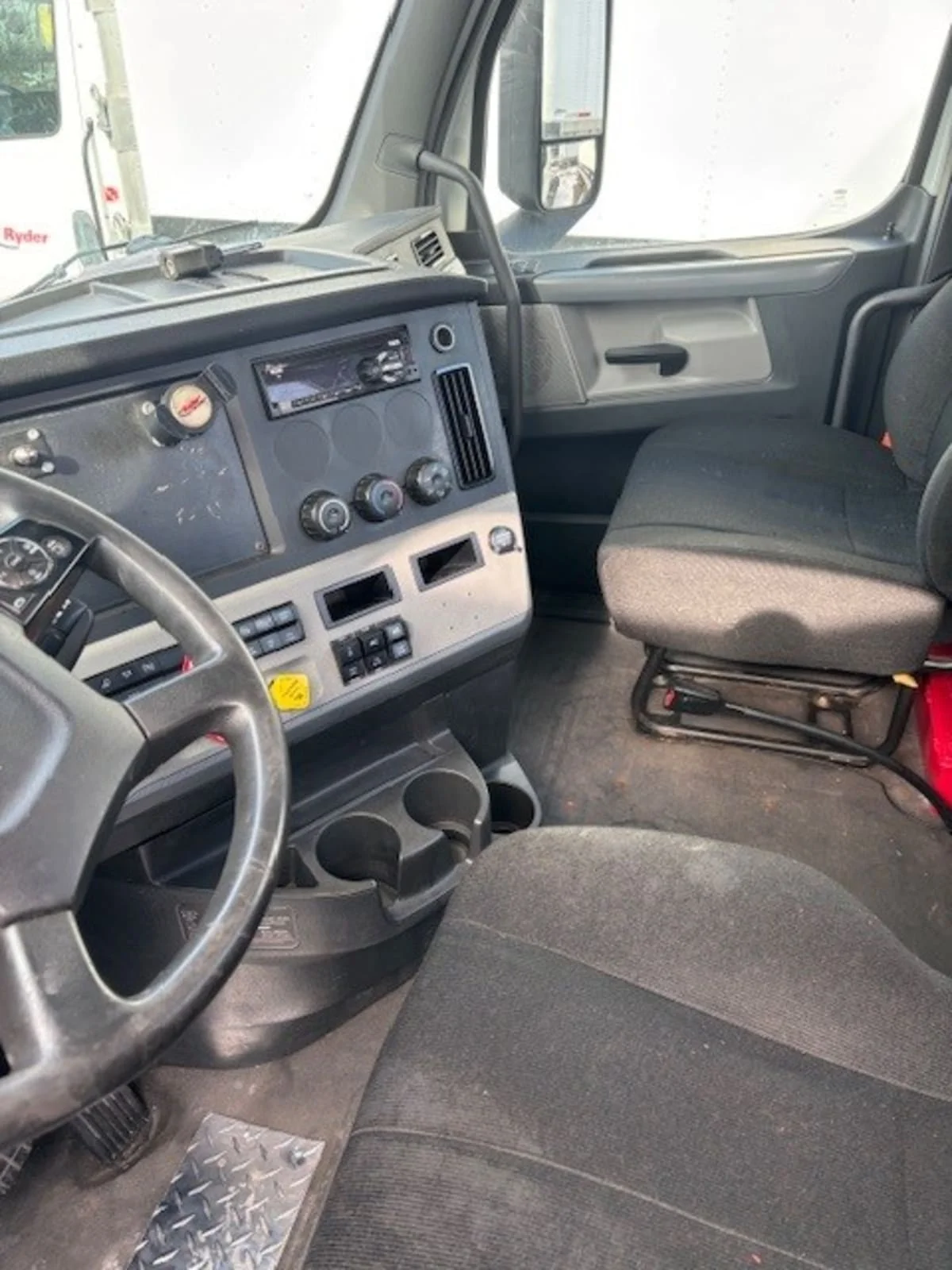 2018 Freightliner Cascadia - image 7