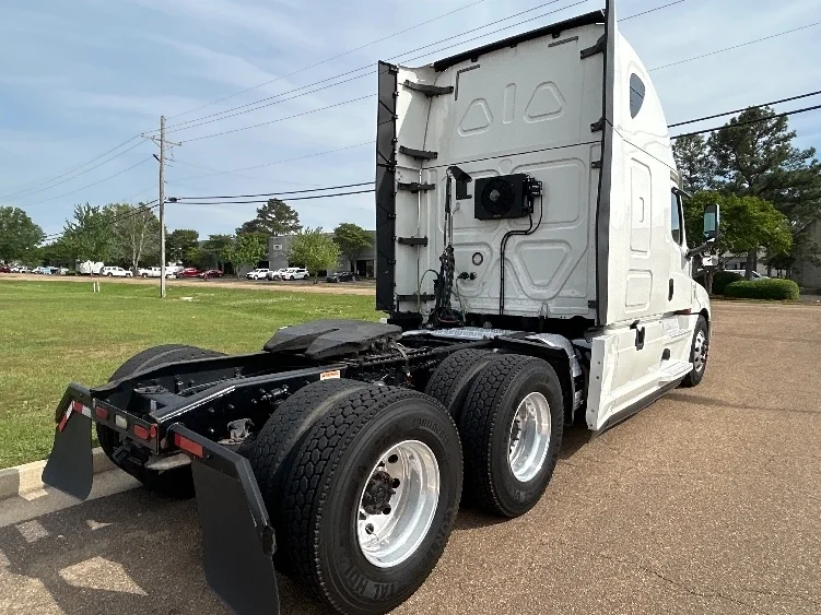 2020 Freightliner Cascadia in Richland, MS — photo 7