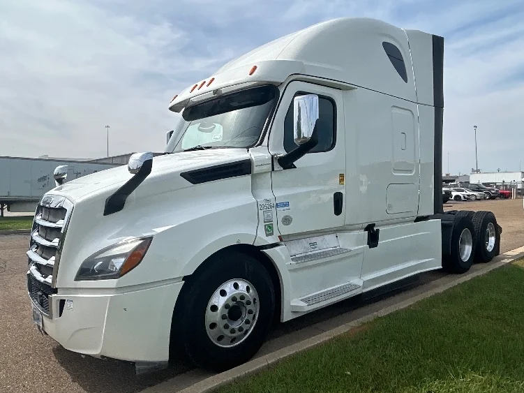 2020 Freightliner Cascadia in Richland, MS — photo 3