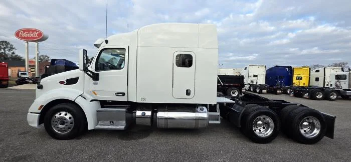2022 Peterbilt 579 in Jacksonville, FL — photo 3