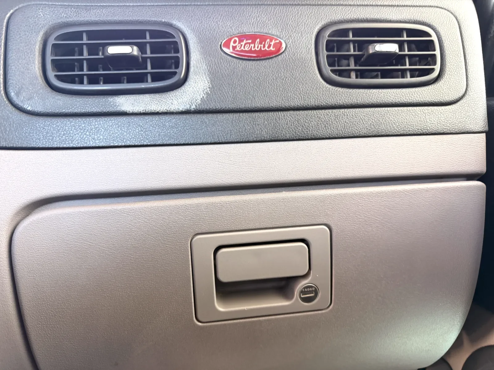 2016 Peterbilt 389 in Greer, SC — photo 19