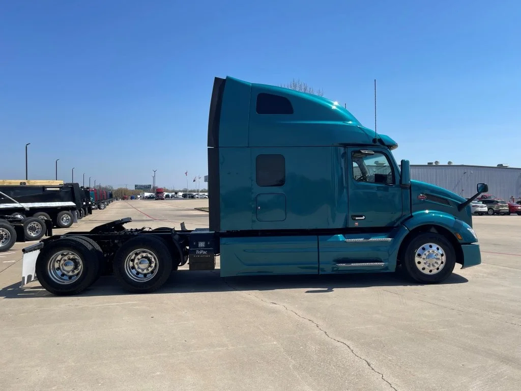 2022 Peterbilt 579 - image 6