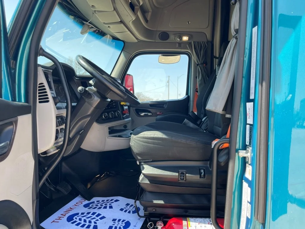 2022 Peterbilt 579 - image 10