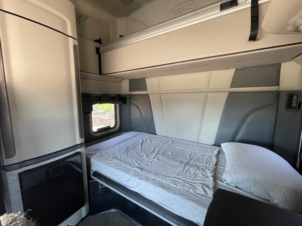 2022 Peterbilt 579 - image 13