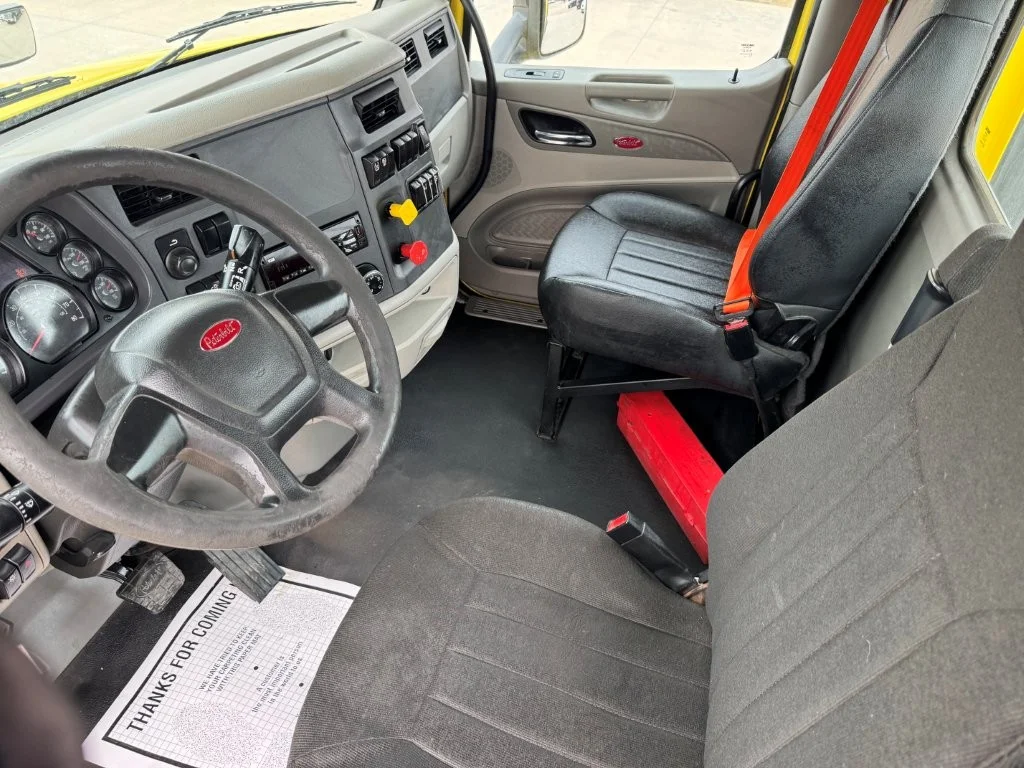 2021 Peterbilt 579 - image 9