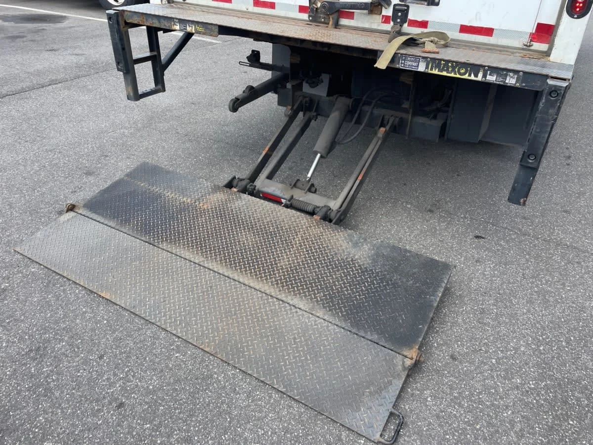 2020 Isuzu NPR - image 11